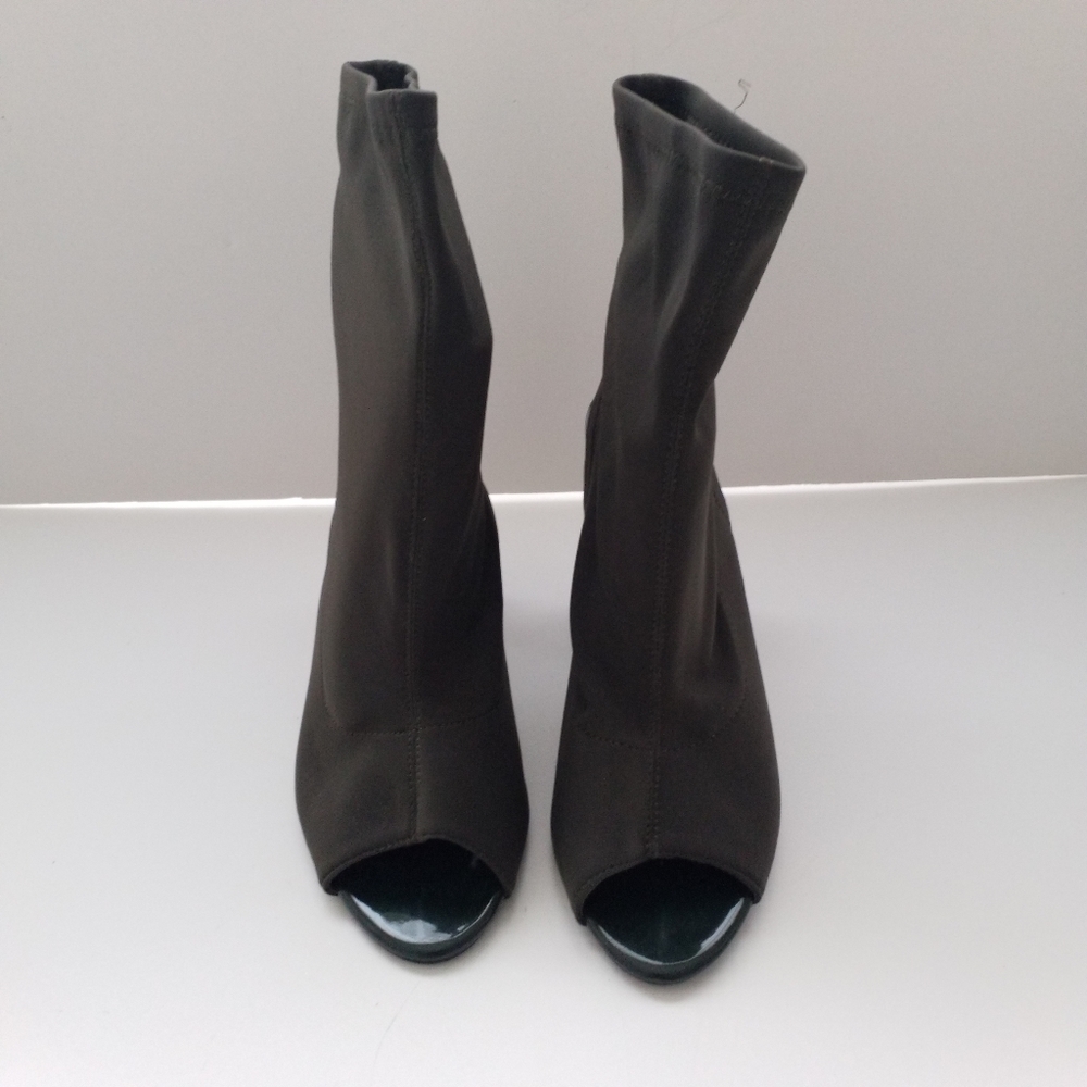 Cape Robbin Olive Green Connie Open Toe and Back Ankle Booties Size 10